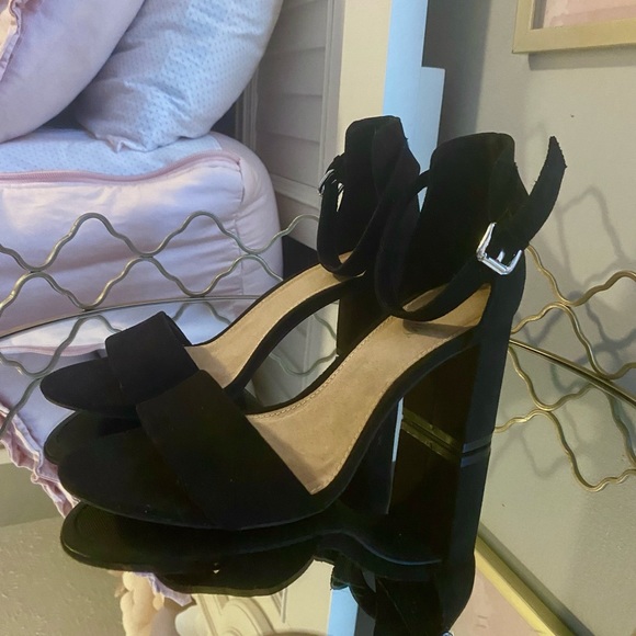 Old Navy Shoes - NWOT Old Navy black block heel ankle strap